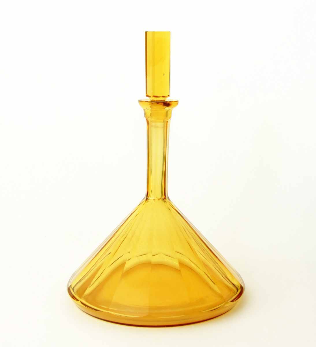 Secesní karafa se zátkou