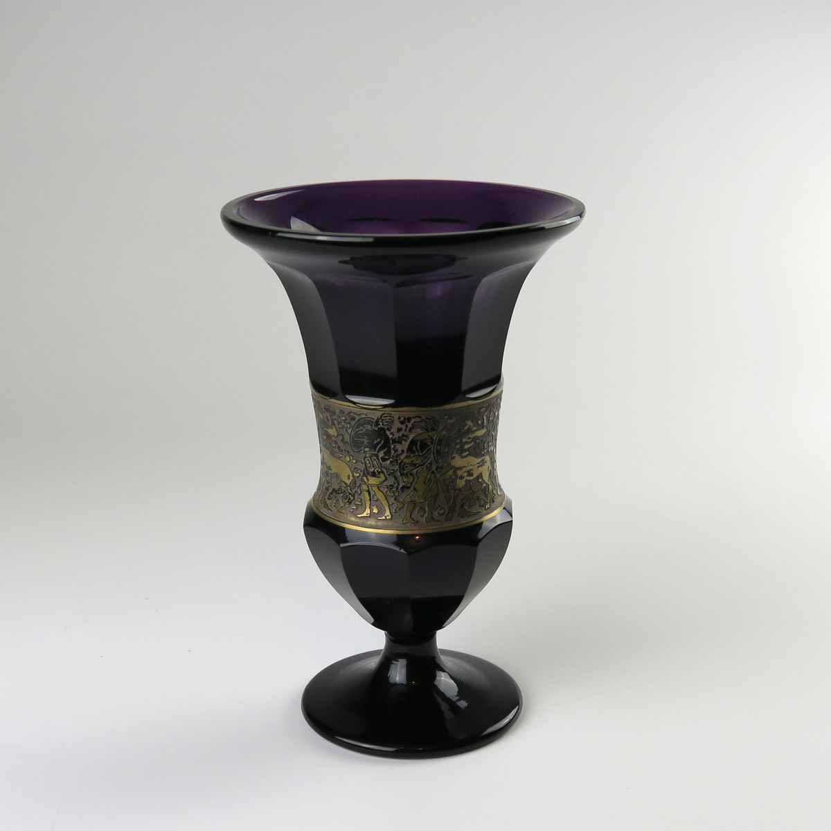 Váza ve tvaru poháru