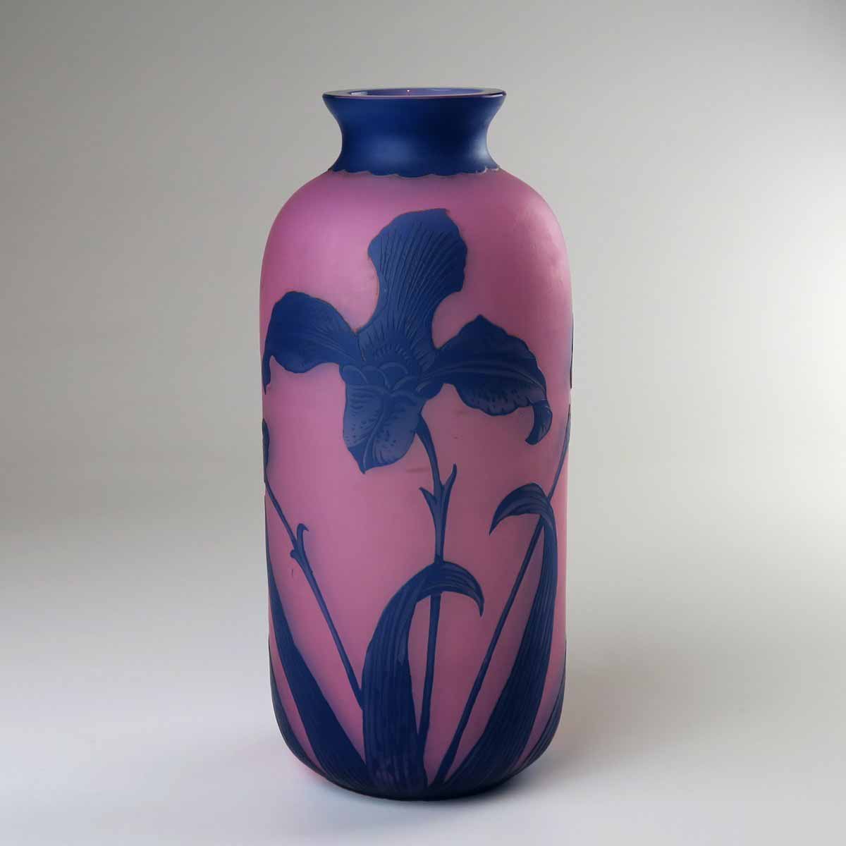 Váza s motivem kosatců, Harrachov