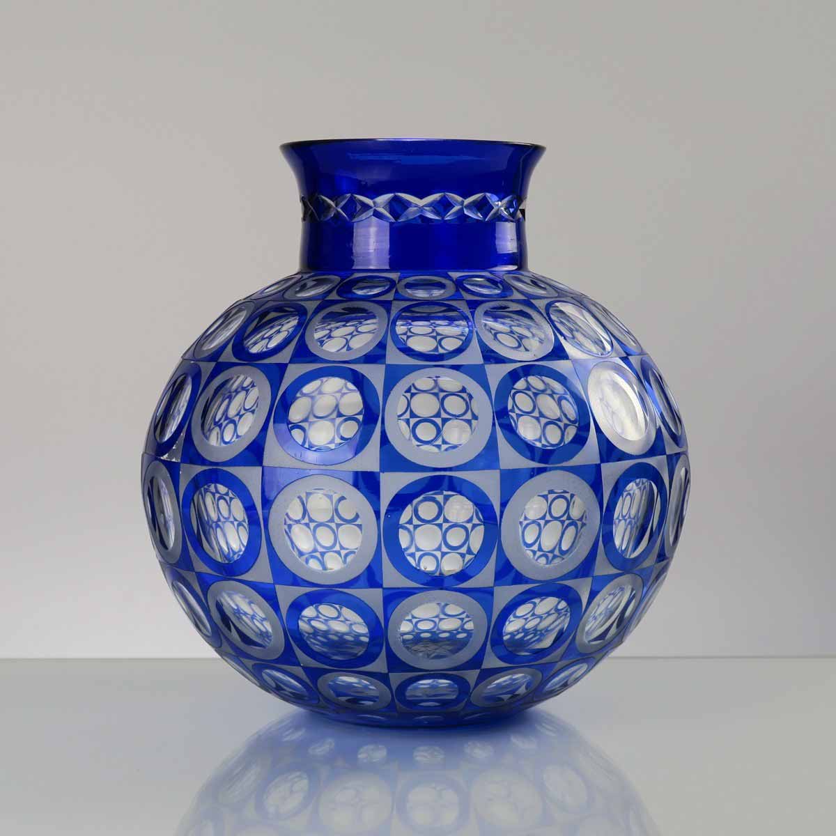 Váza ve stylu art deco, Krasno