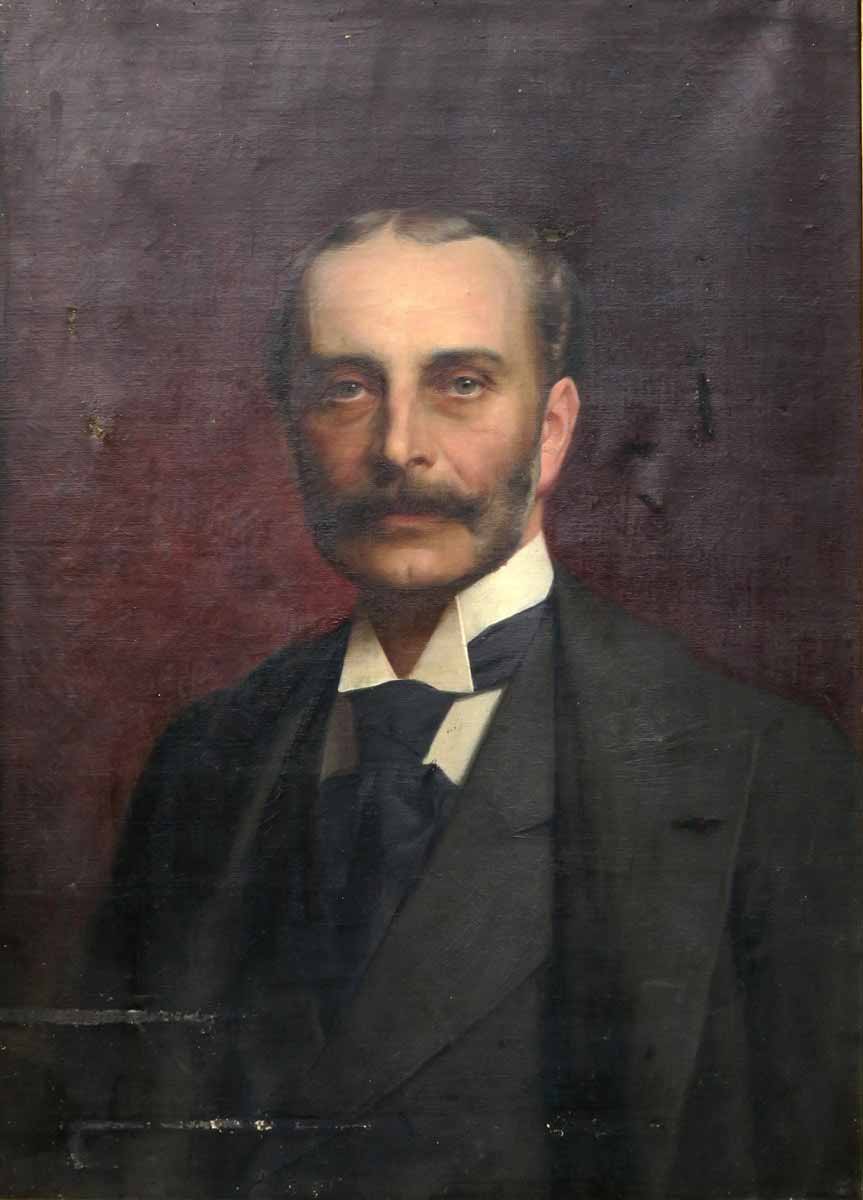 Portrét muže v obleku