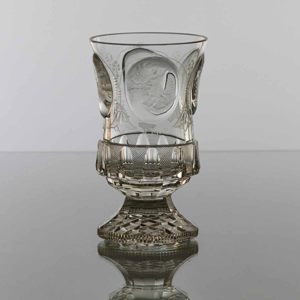 Biedermeierový pohár