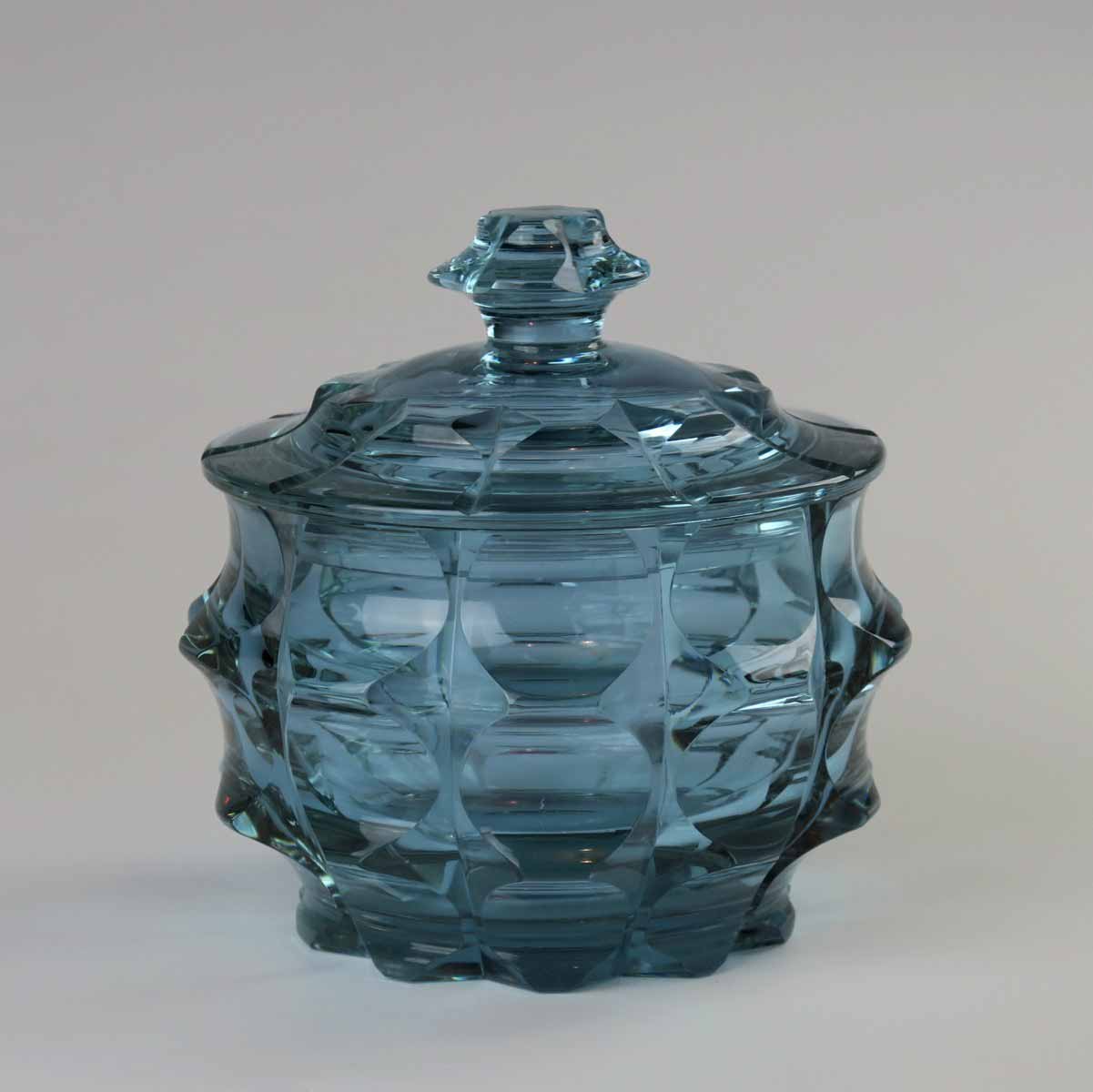 Dóza s víkem - Heinrich Hussmann