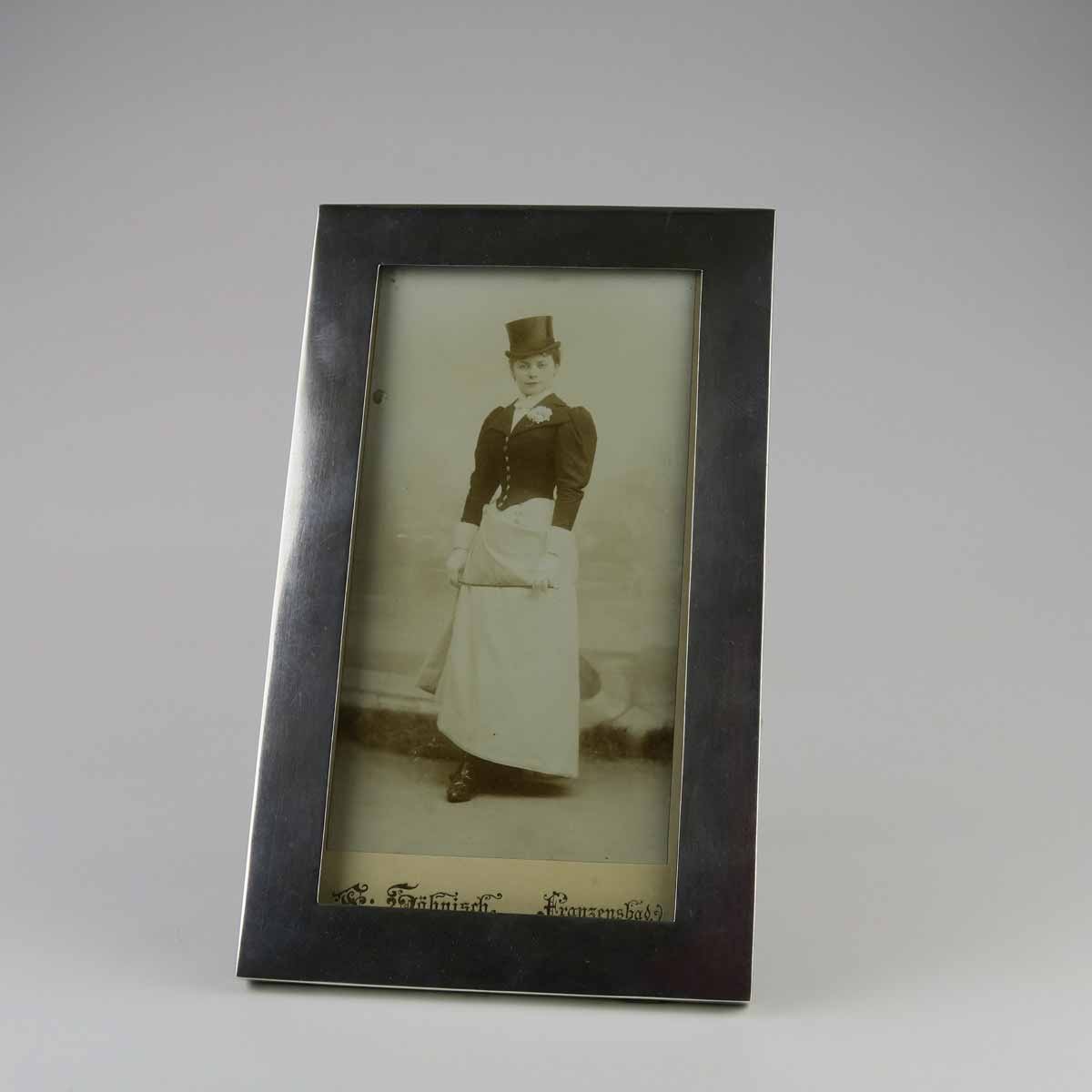 Stříbrný rámeček na fotografii