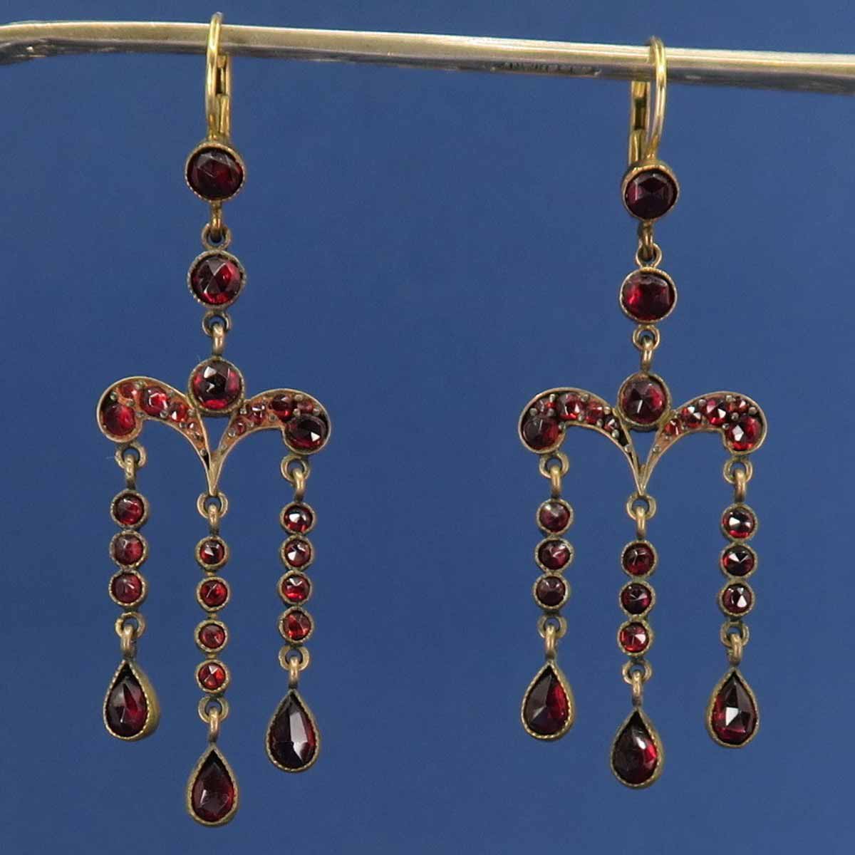 Granátové náušnice