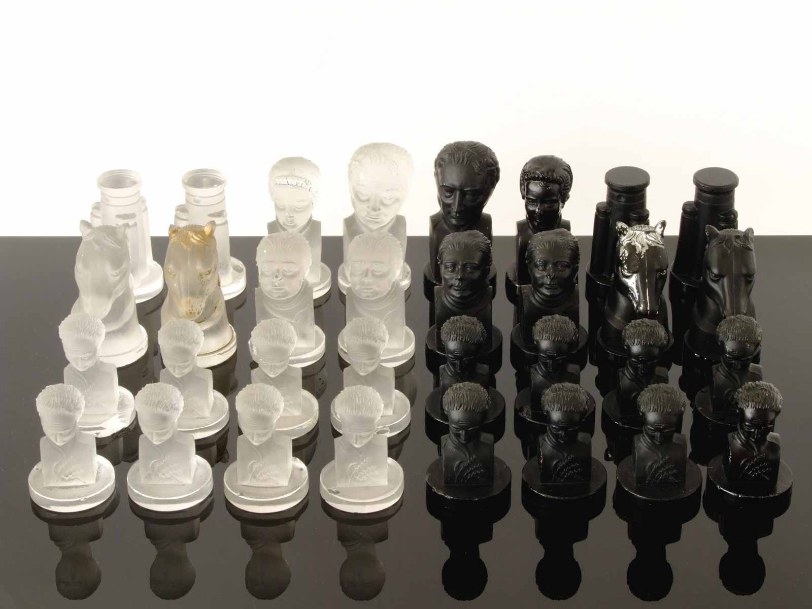 Zdeněk Juna - Šachové figurky 32 ks