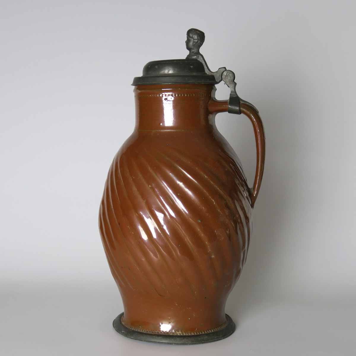 Džbán s cínovým víkem