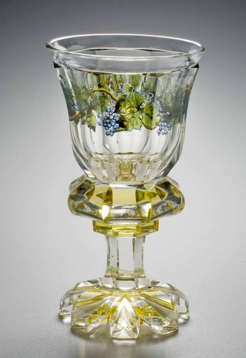 Biedermeierový pohár s vinnou révou