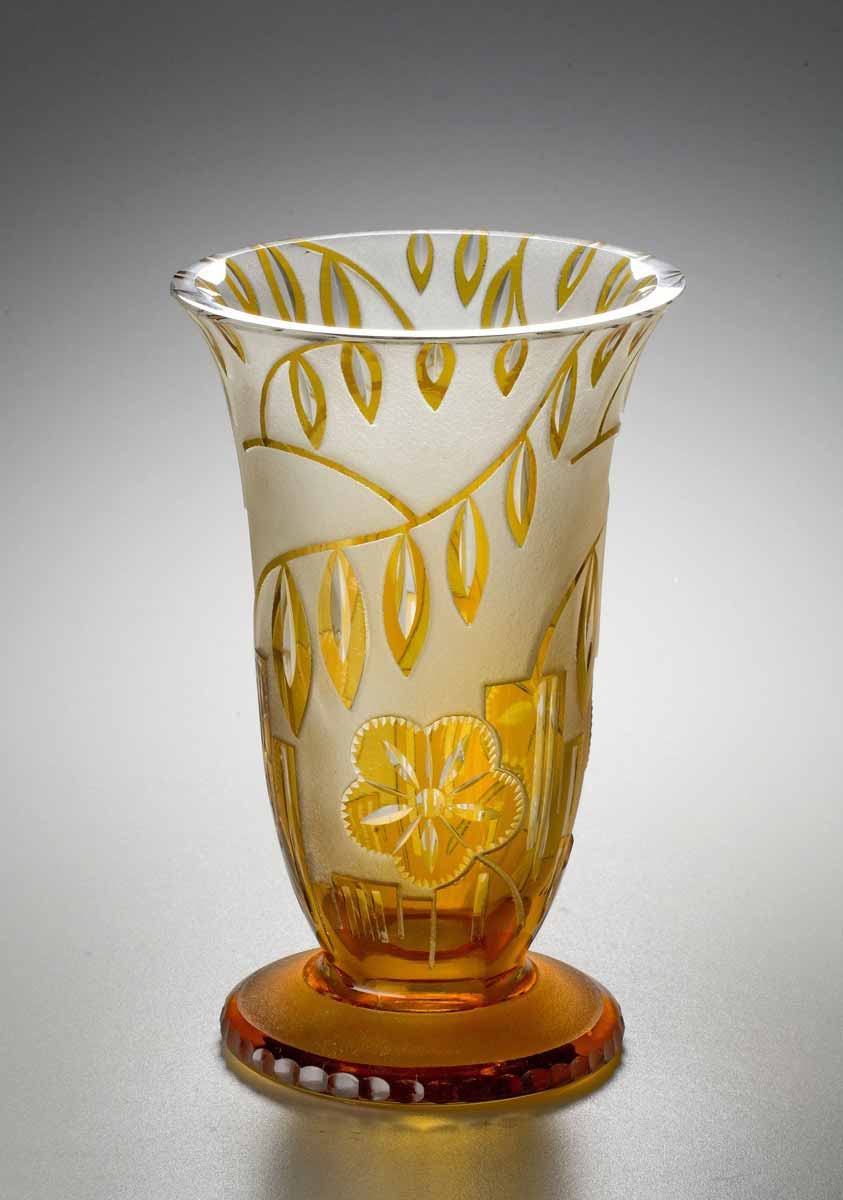 Váza ve stylu art deco