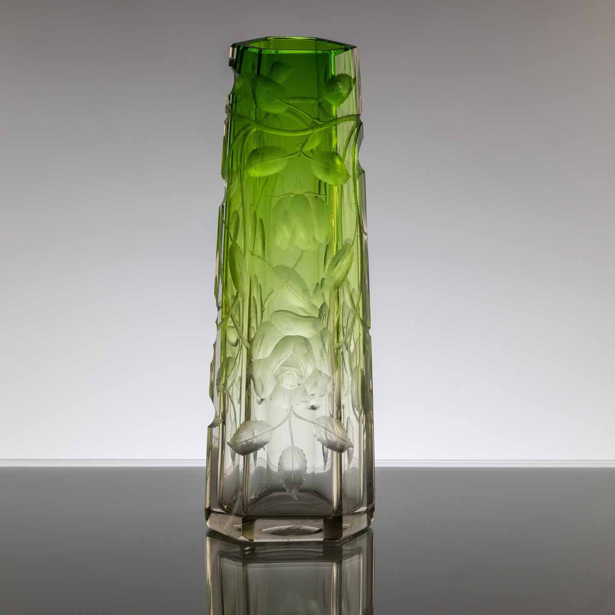 Secesní váza "Růže"