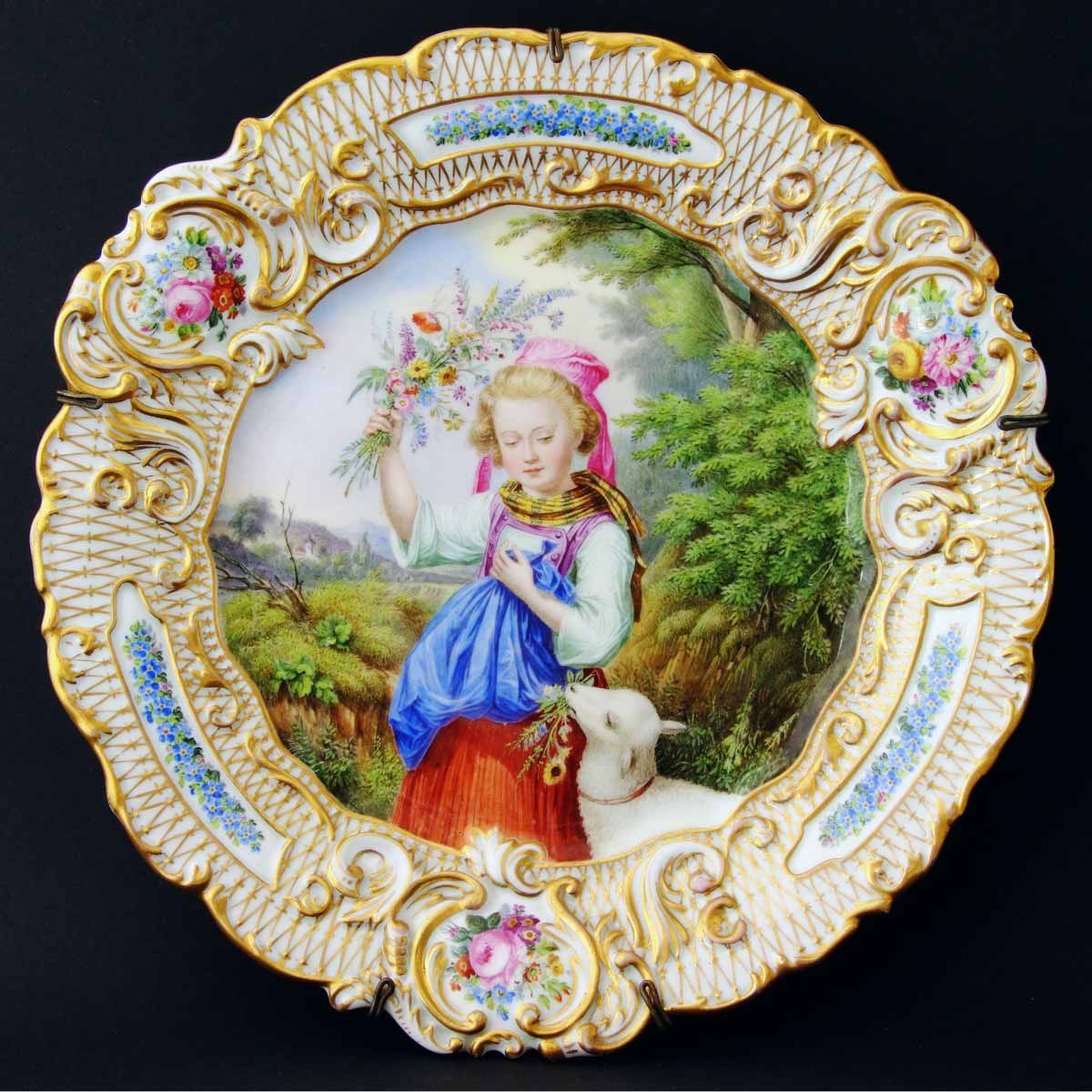 Dekorativní talíř "Dívka s ovečkou"