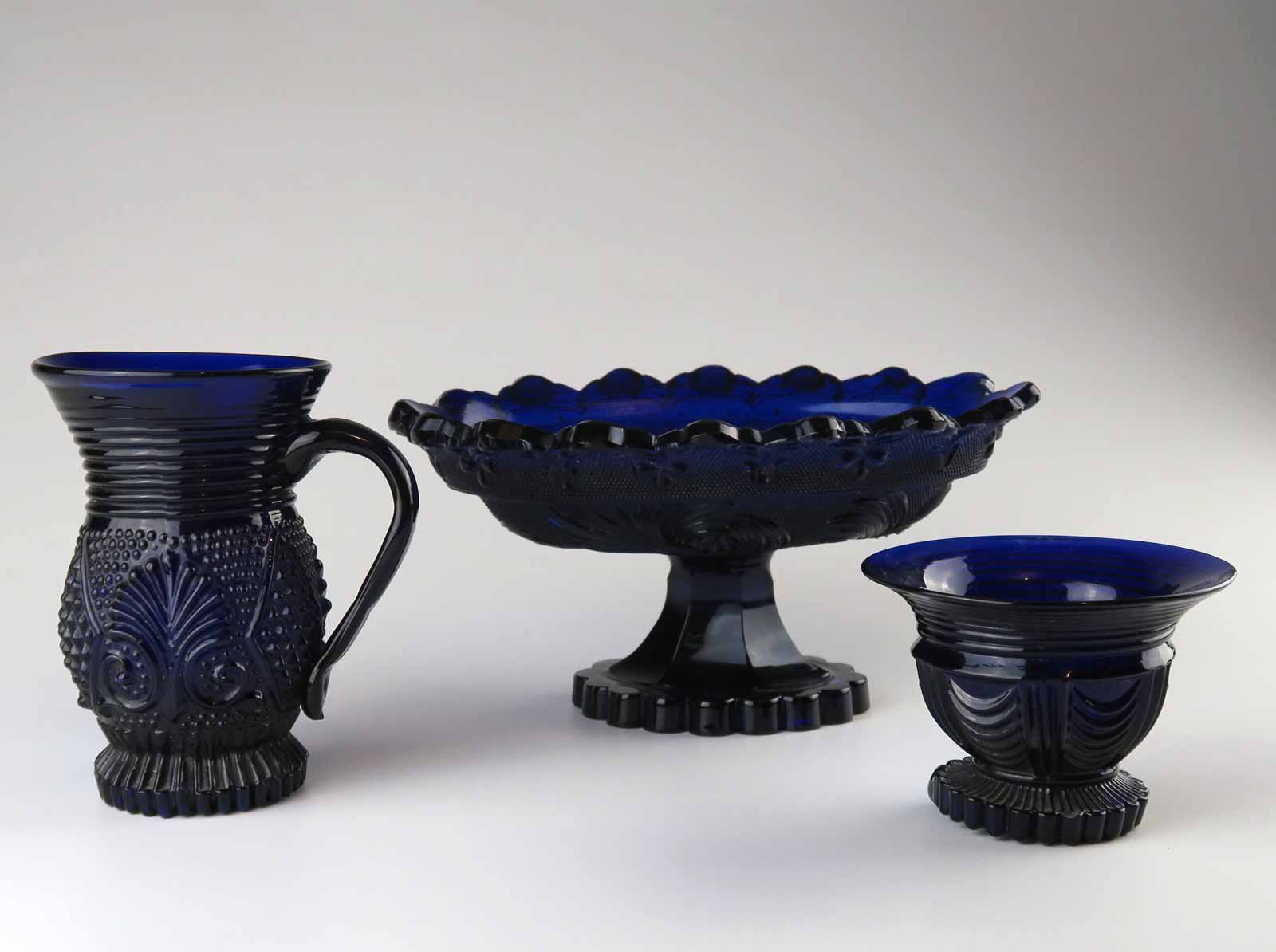 Konvolut 3 kusů lisovaného skla