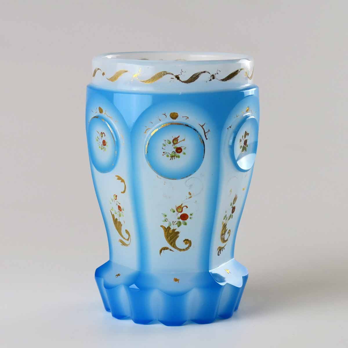 Biedermeierová číše