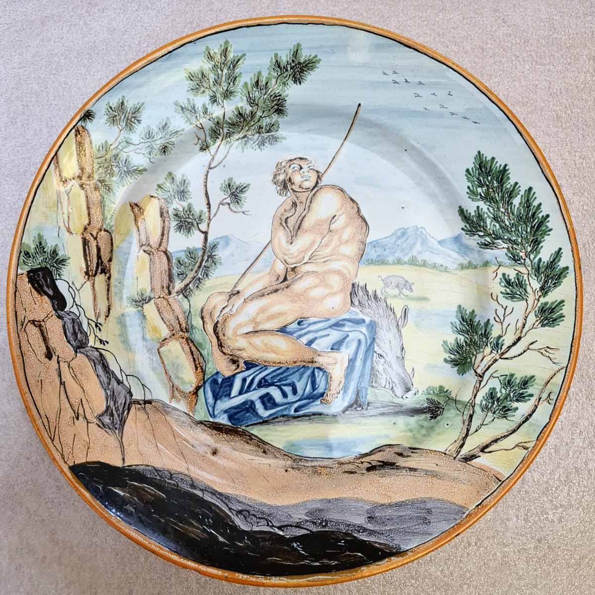 Barokní mísa "Herkules a Erimanthský kanec" - Holíč