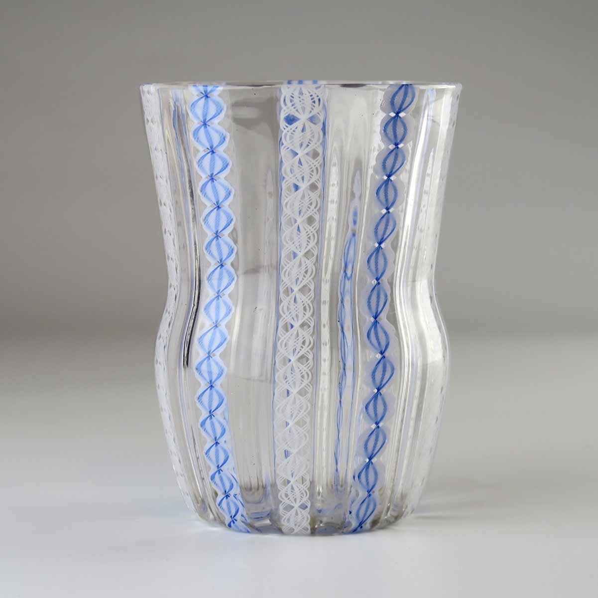 Biedermeierová číše v benátském stylu