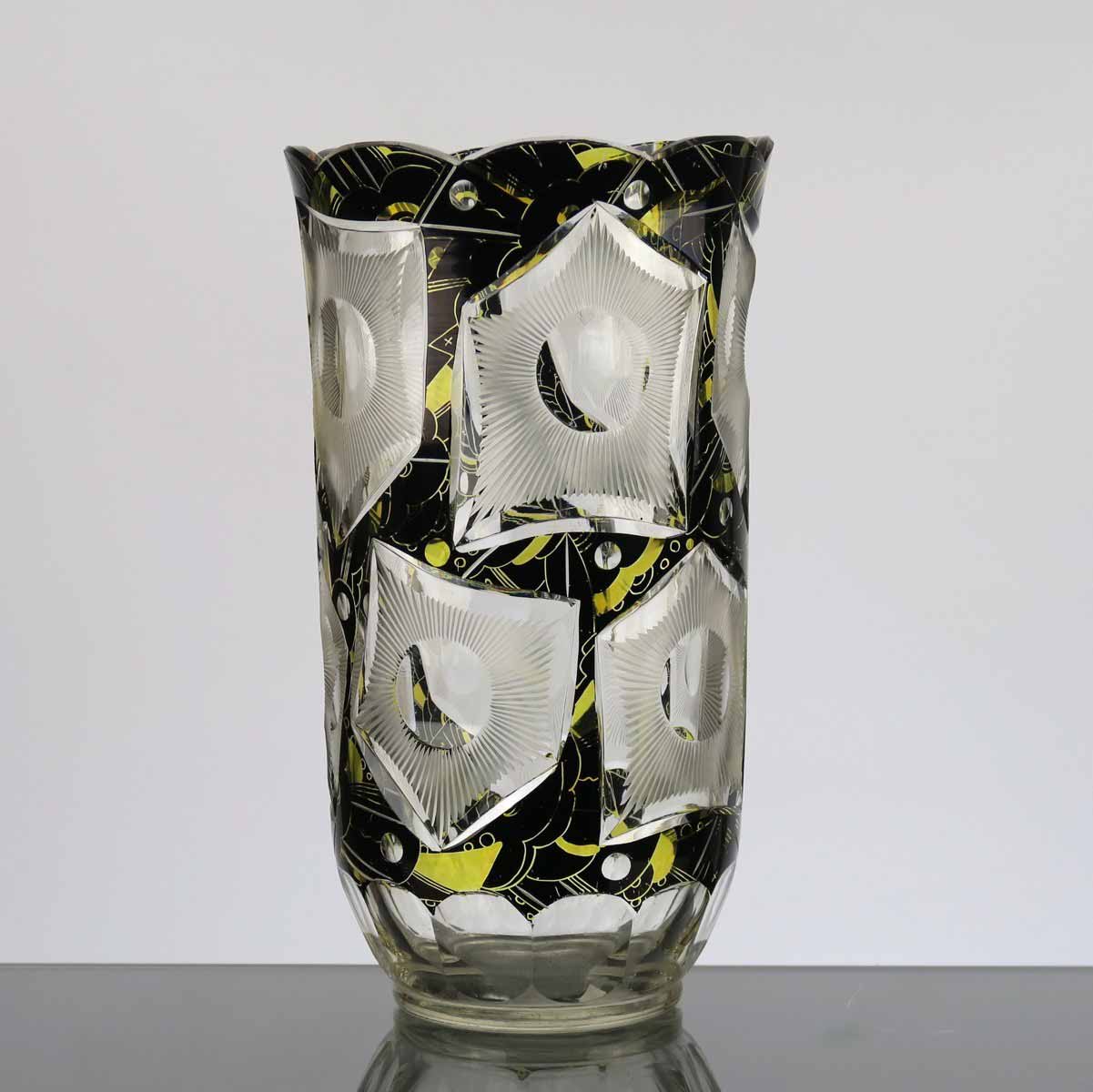 Váza ve stylu art deco