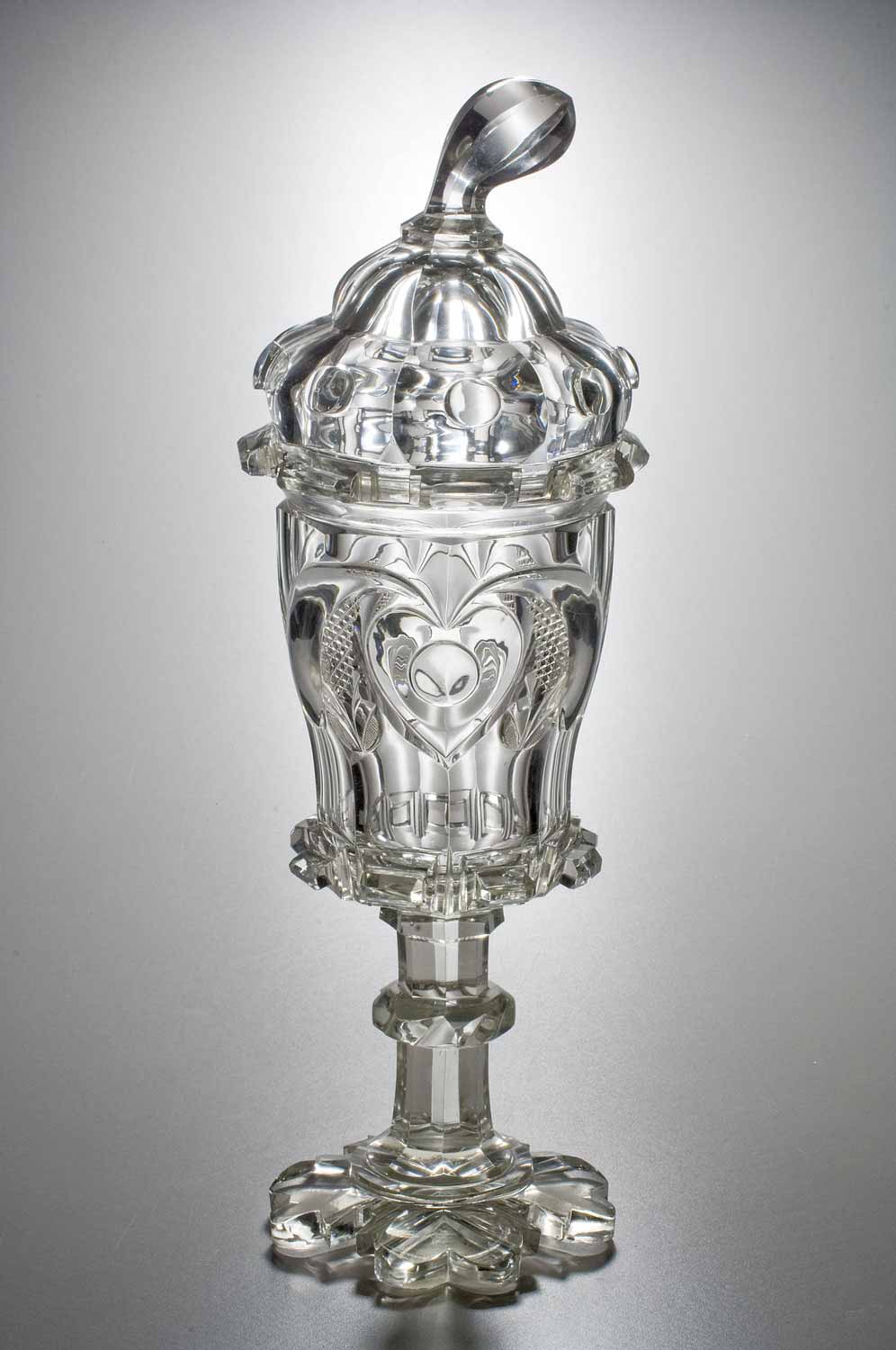 Velký biedermeierový pohár s víkem