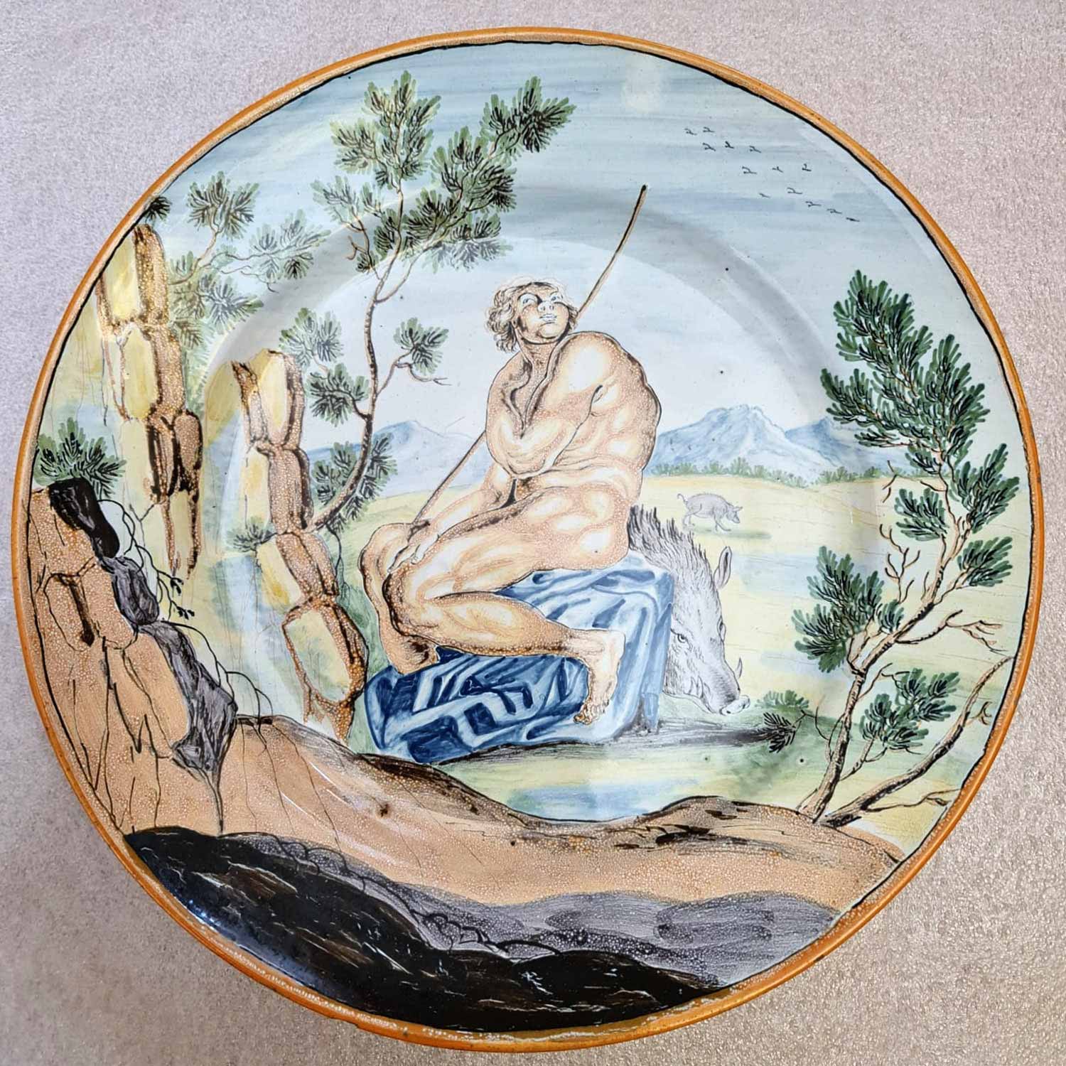 Barokní mísa "Herkules a Erimanthský kanec"